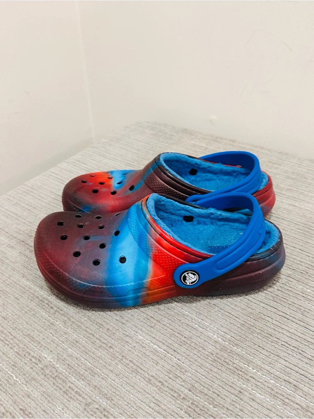 Crocs Kids Classic Lined OOTW Clog Bright Cobalt Blue Red Tie Dye Junior Size J2